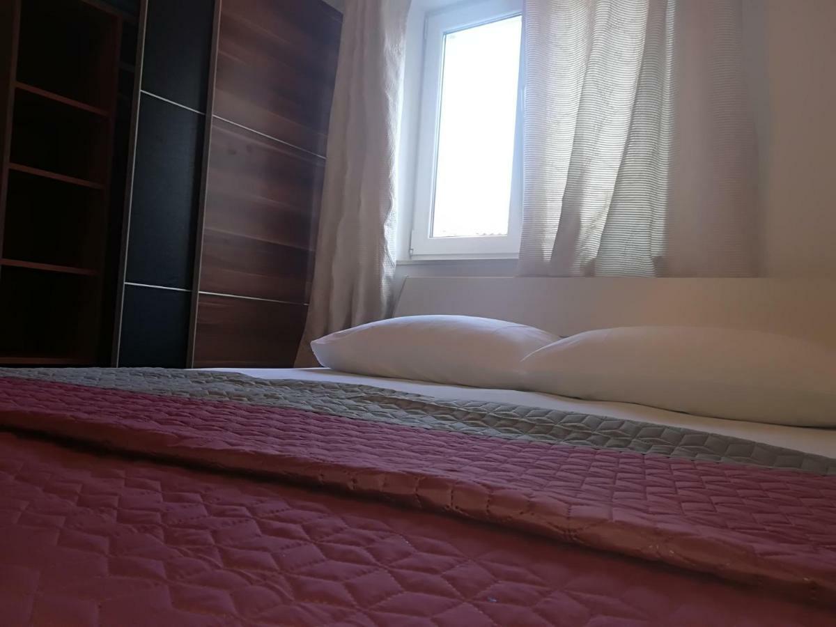 Apartman Brzovic أوميس المظهر الخارجي الصورة