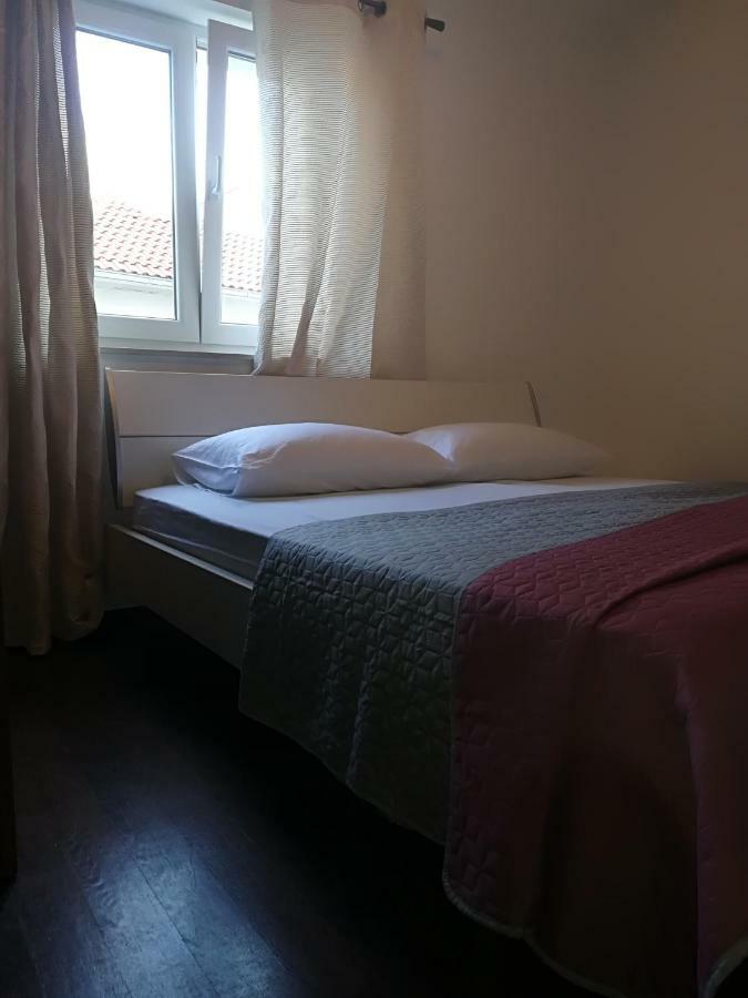 Apartman Brzovic أوميس المظهر الخارجي الصورة